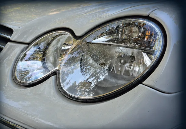 2005 Mercedes-Benz headlight after restoration